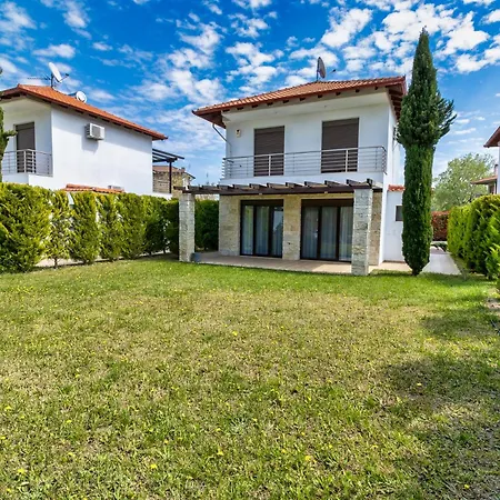 Villa Friday Mood By Diomedes Group