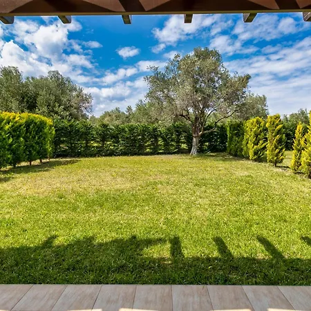Villa Friday Mood By Diomedes Group *