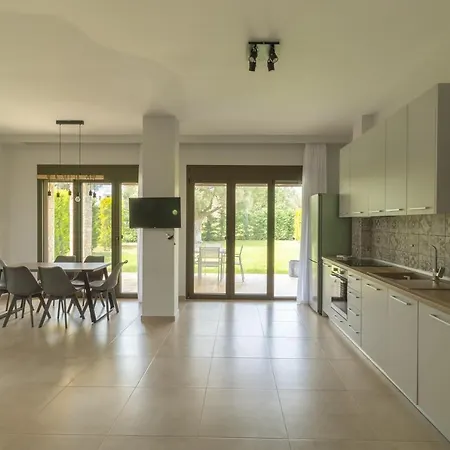 Friday Mood By Diomedes Group