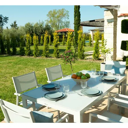 Friday Mood By Diomedes Group 빌라