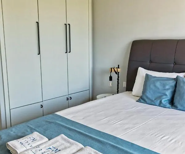 Friday Mood By Diomedes Group